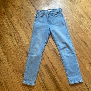 Light Wash Levi's Wedgie Ankle Jeans